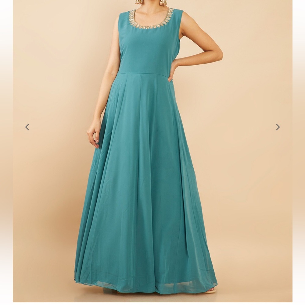 Embellished gown dress with jacket heavily embroidered - Picture 5 of 8